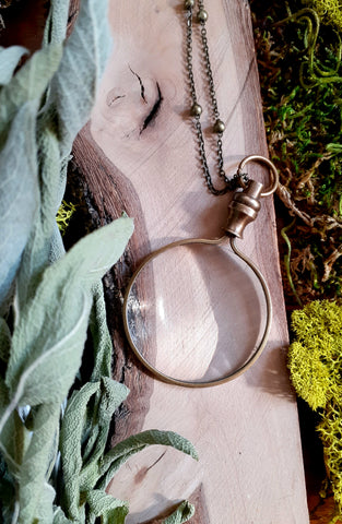 Long Chain Magnifying Glass